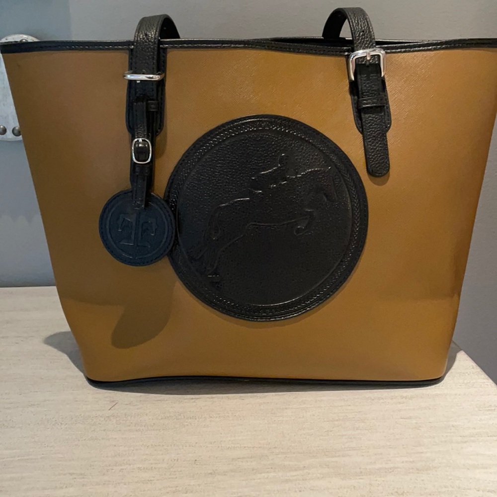 Like new Tucker and Tweed hunter/jumper purse